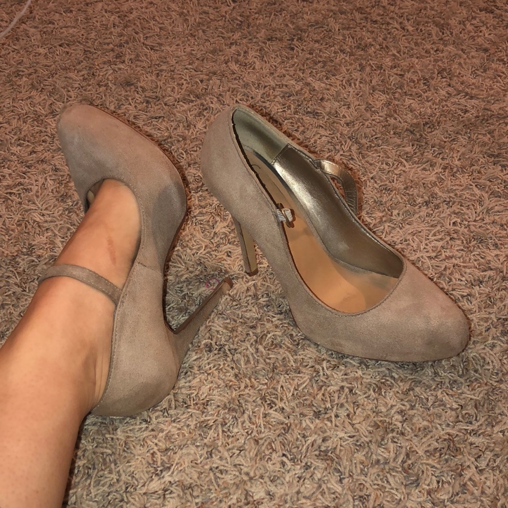 Women’s suede tan heels